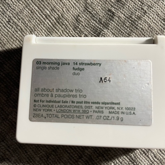 Clinique eyeshadow trio - Picture 3 of 3